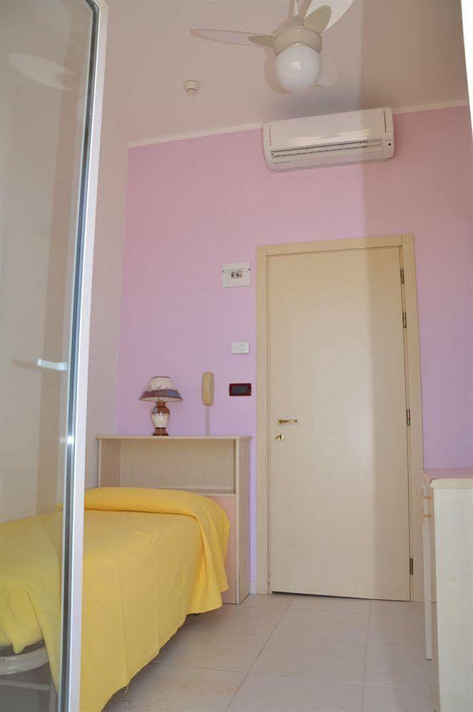 Hotel Teti Белариа-Игеа Марина Екстериор снимка